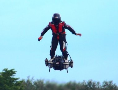 Hoverboard: Η εκπληκτική συσκευή του «ιπτάμενου» ανθρώπου